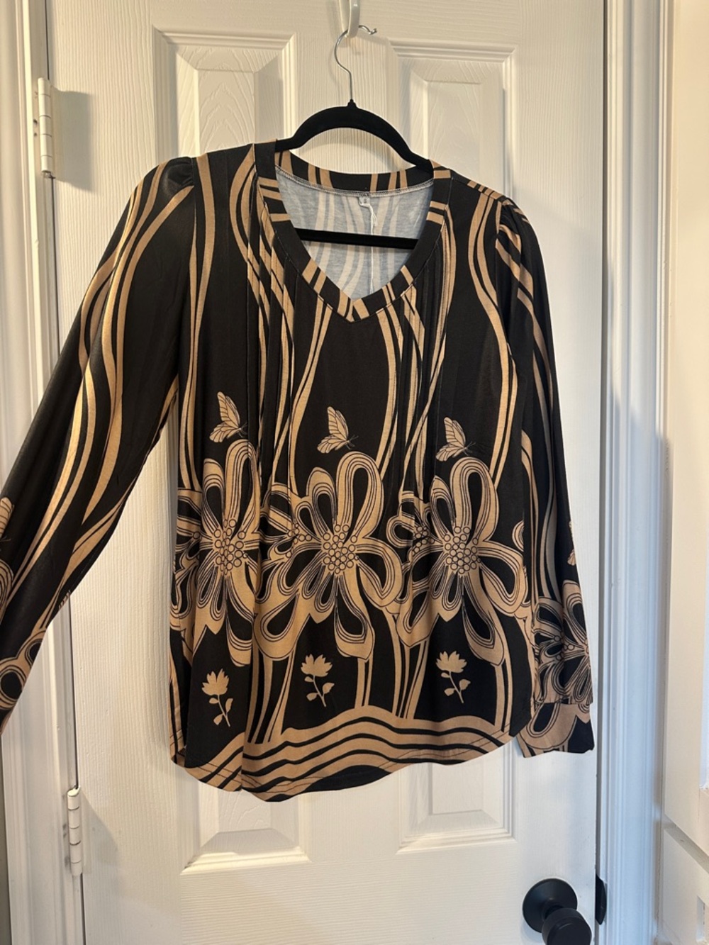 Black and Tan Floral V-Neck Long-Sleeve Top. NWT